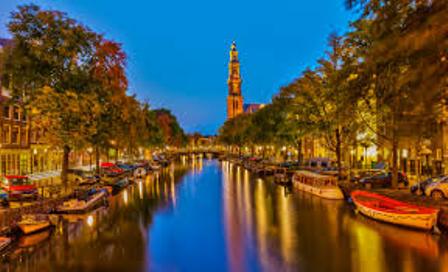 Amsterdam, città dalle sfumature intermedie