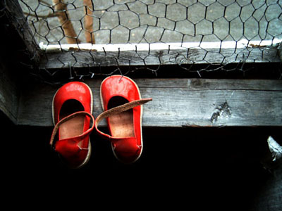 ‘Un paio di scarpette rosse’ di Joyce Lussu, una poesia per non dimenticare