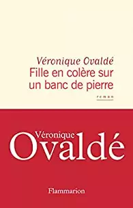Véronique Ovaldé ci parla in esclusiva del suo nuovo romanzo Ragazza arrabbiata su una panchina di pietra